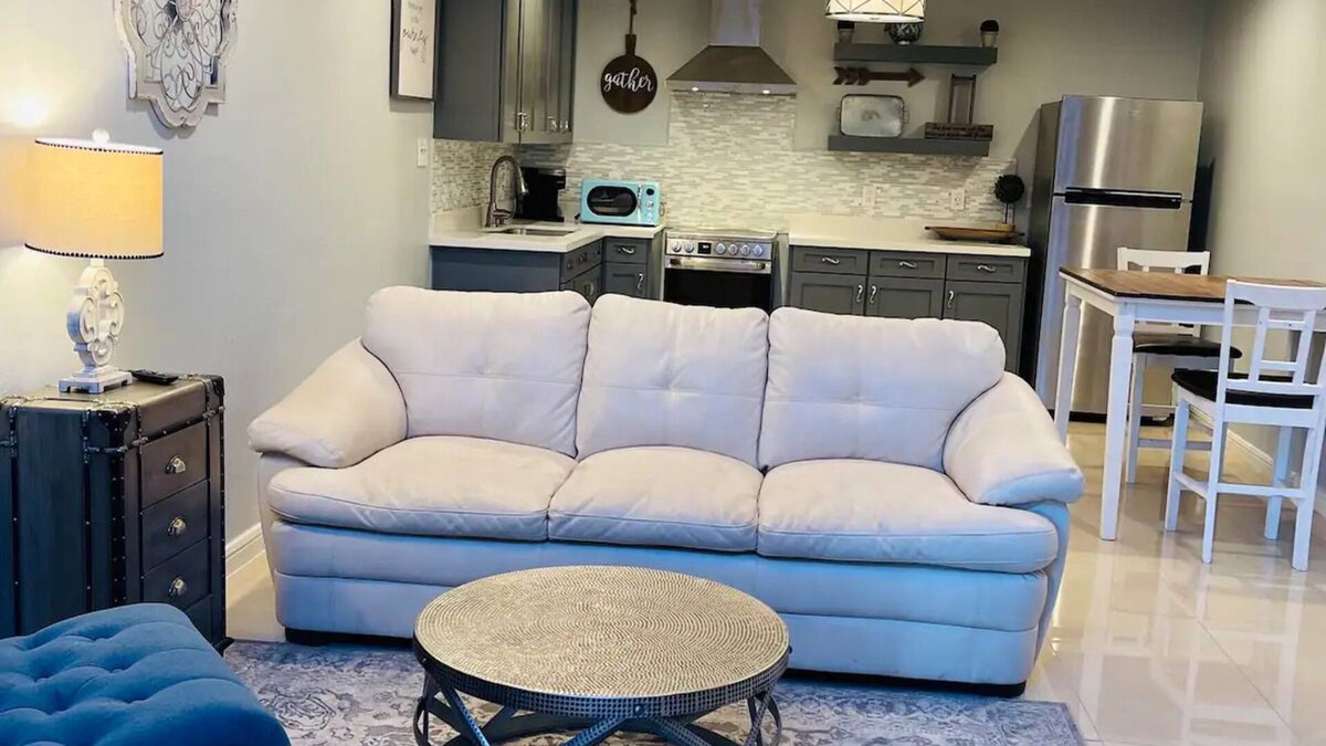 Brownsville Condo | Cozy loft Centrally Located 1 Bedroom Loft with Gated Pool and Wifi