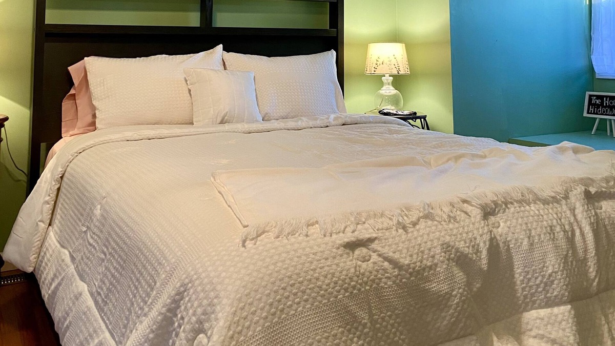 Bunker Hill Apartment | Cozy loft in a small town; walking distance to the popular restaurant BG’s!