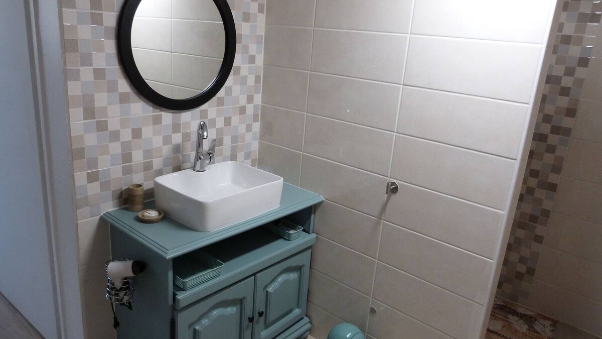 Vilosnes-Haraumont Cottage | Cozy Loft Retreat by the Meuse: Terrace, BBQ, Bikes, Kids' Games, Near Verdun & Adventure Park