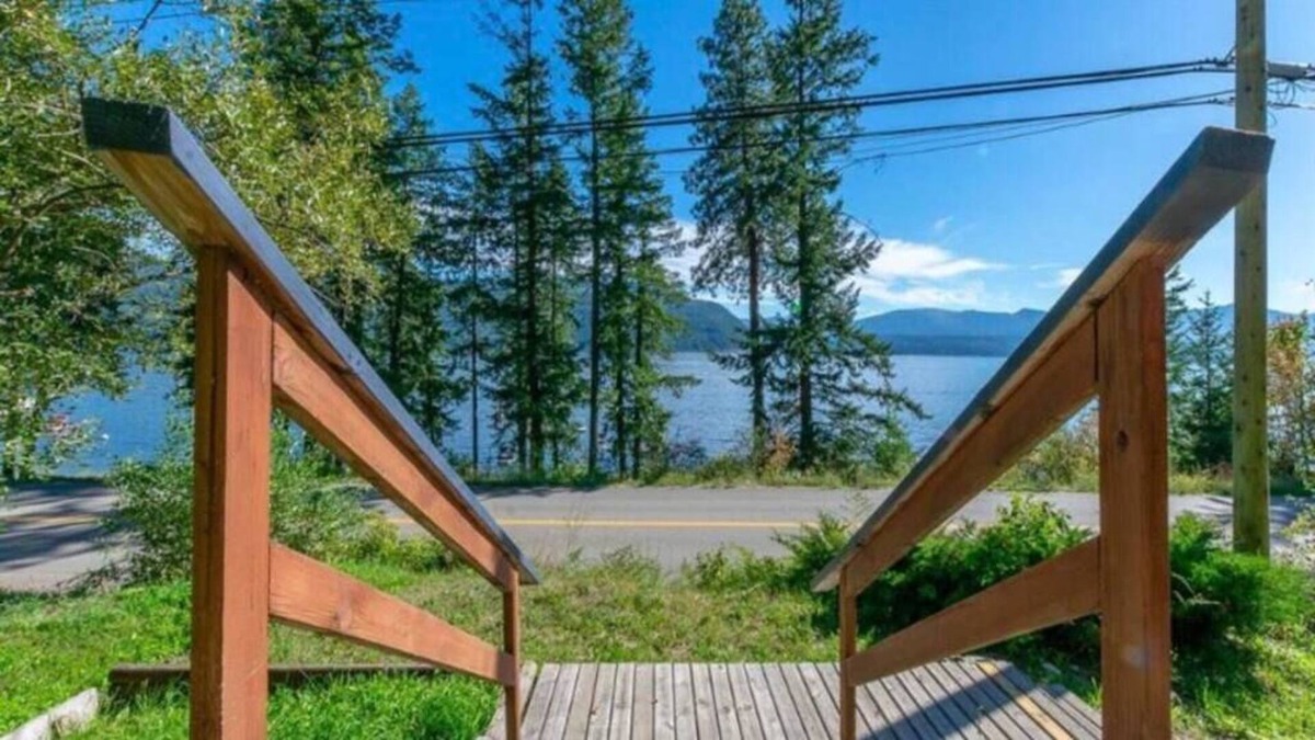 Celista Cabin | Cozy Log Cabin by the Lake