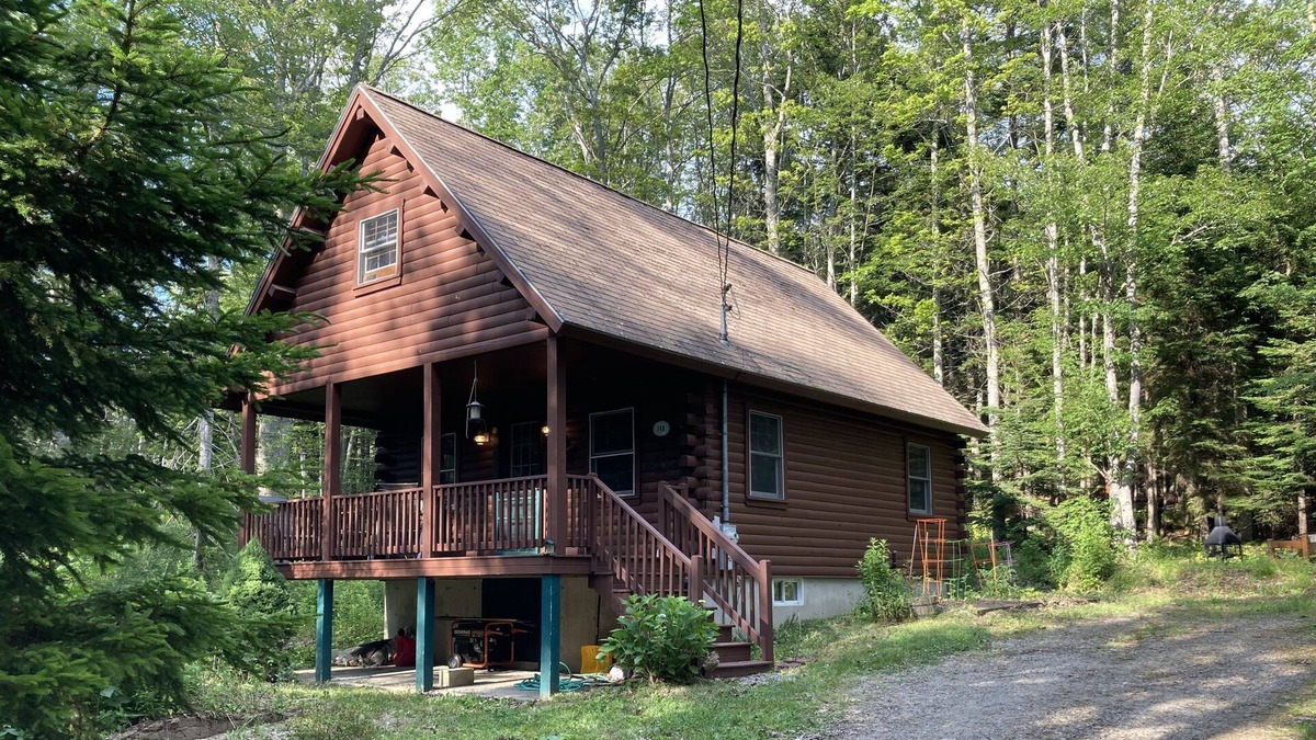 Phippsburg Cabin | Cozy log cabin! Enjoy Vacationland at its very best. Beaches, waterfall & trees