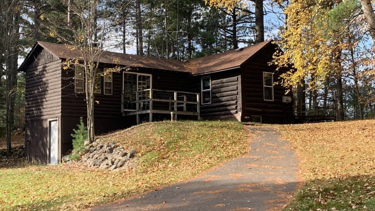 Hayward Cabin | Cozy Log Cabin on Little Spider Lake