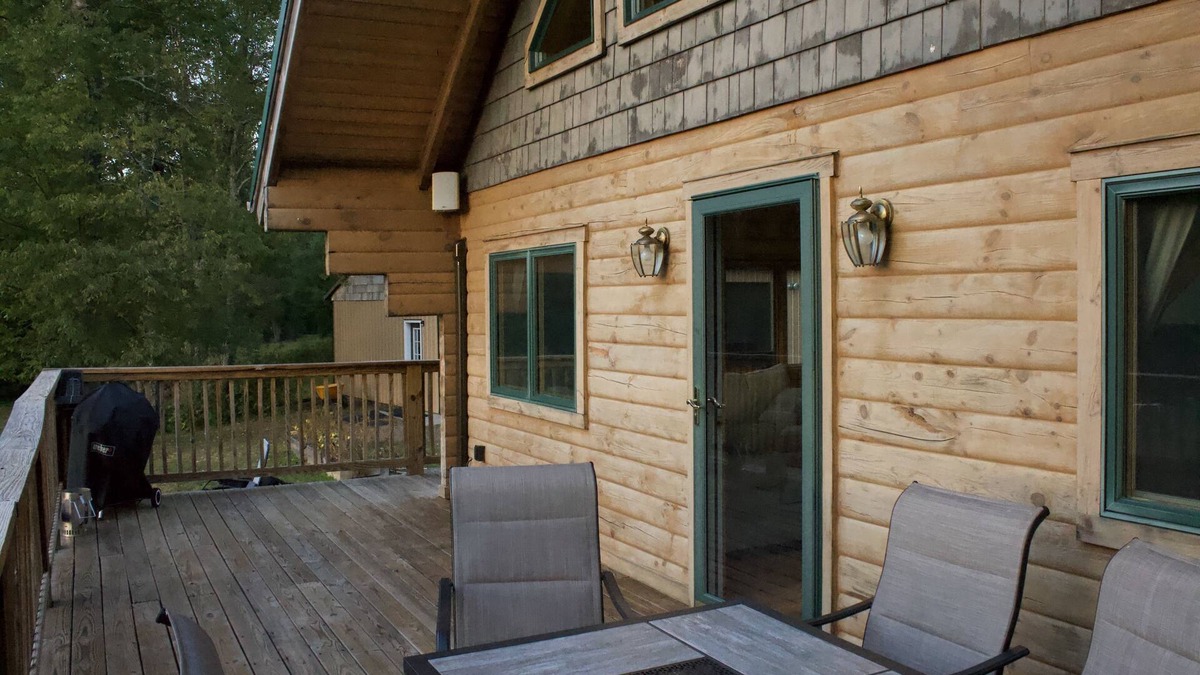 Mount Vision House | Cozy Log Cabin