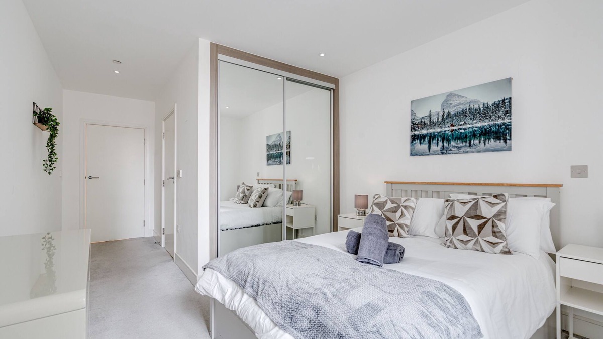 St. Mary's Park Apartment | Cozy London Apartment with 2 Bedrooms