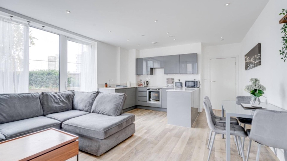 Latchmere Apartment | Cozy London Apartment With 2 Bedrooms