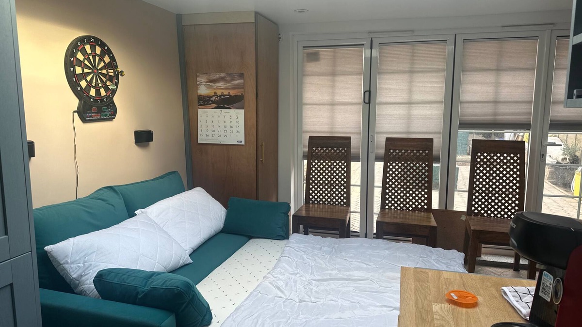 Cricklewood Apartment | Cozy London Studio Near City Center