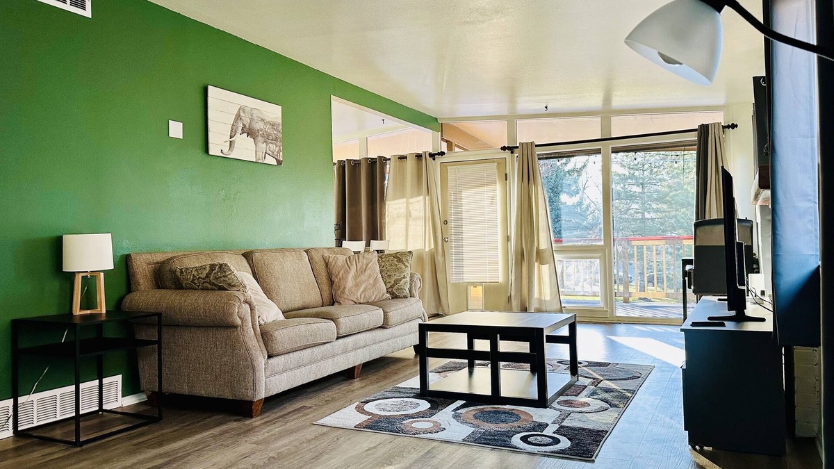 Broomfield House | Cozy Long Term 1 Bed 1 Bath Housing in Broomfield