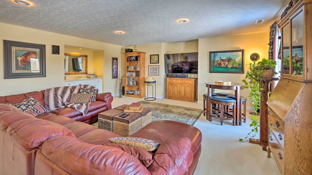 Crestwood Apartment | Cozy Louisville Apt w/ Patio, Fire Pit & Game Room
