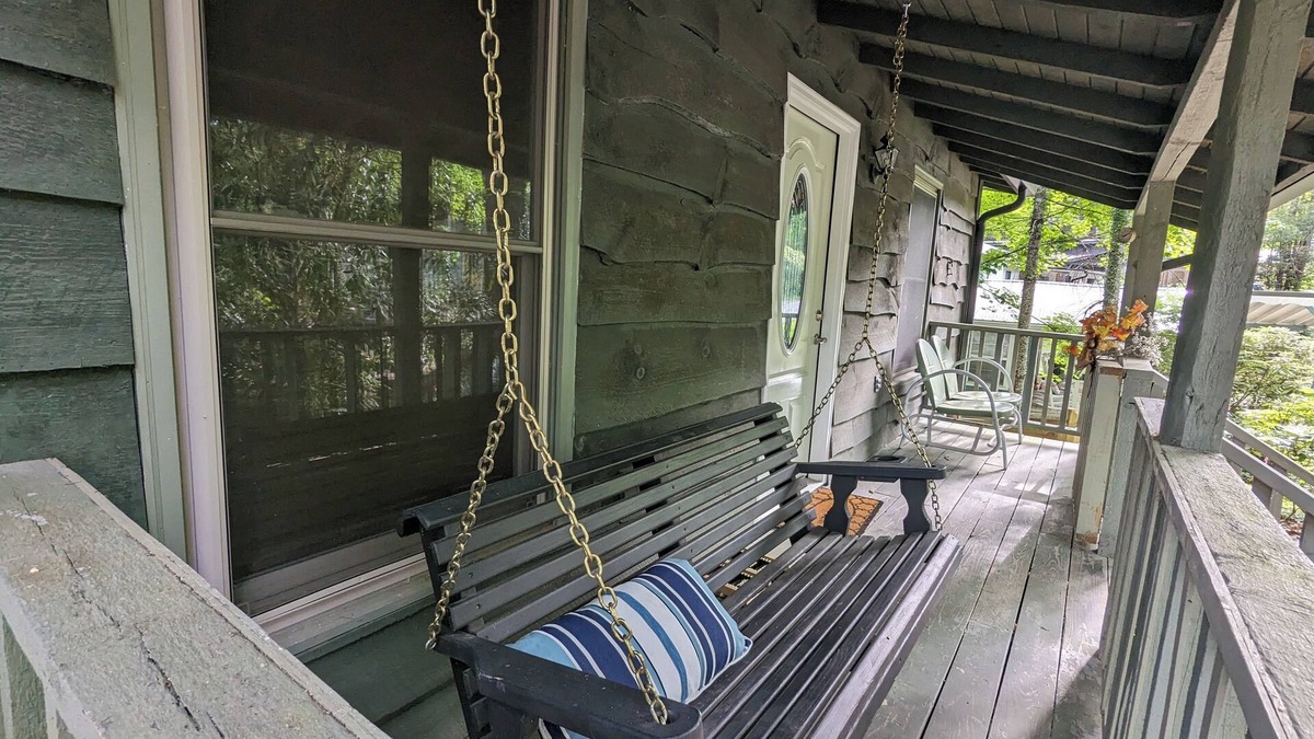 Pineola Cottage | Cozy Love Nest in lake community among the mountains