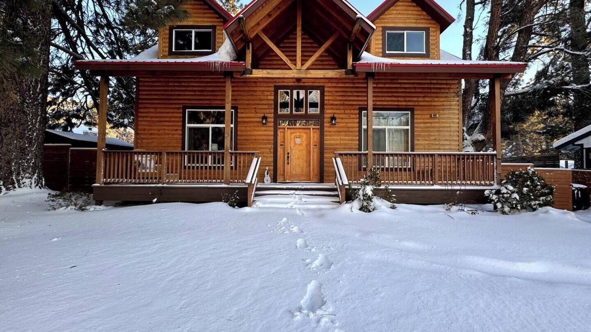 Wrightwood Cabin | Cozy Luxe Mountain Cabin Getaway