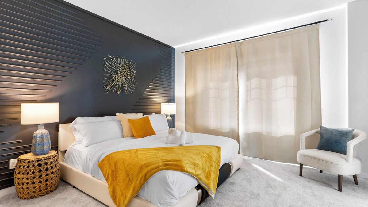 Northwest Edmonton House | Cozy| Luxury|AC| Near West Edmonton Mall |King Bed