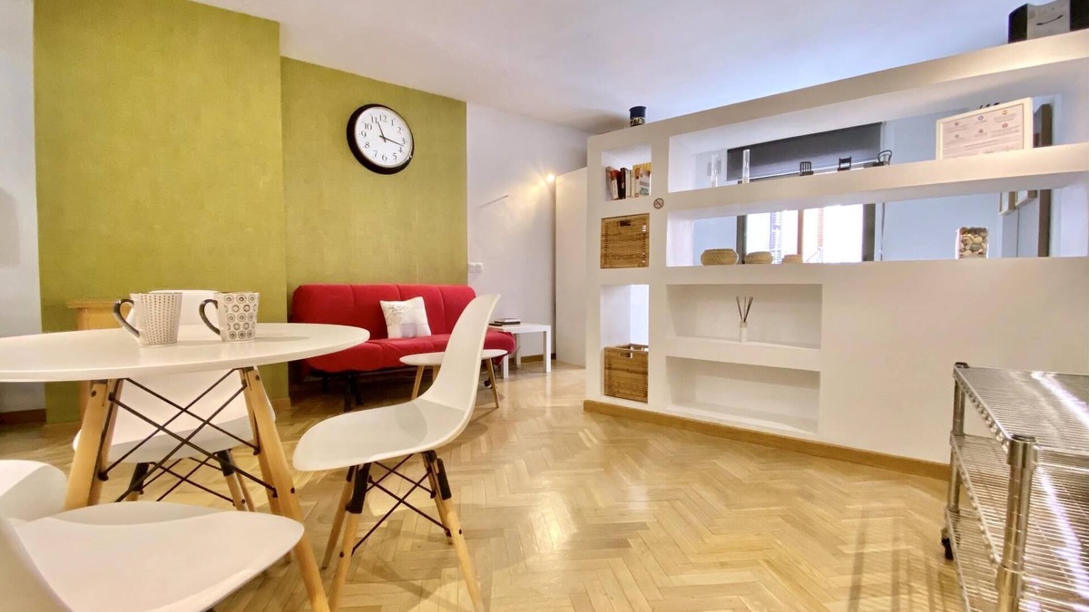 Justicia Apartment | Cozy Malasaña - Studio with balcony in the center, AC