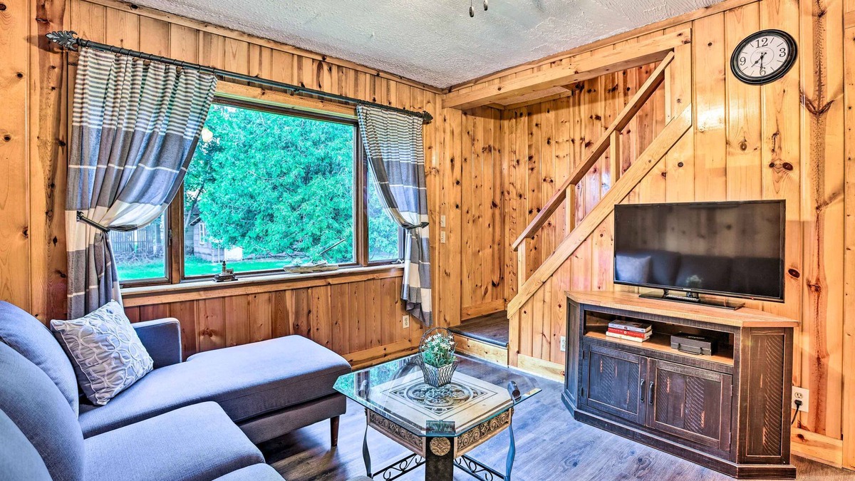 Manistee House | Cozy Manistee Home: Walk to Beach & Downtown!