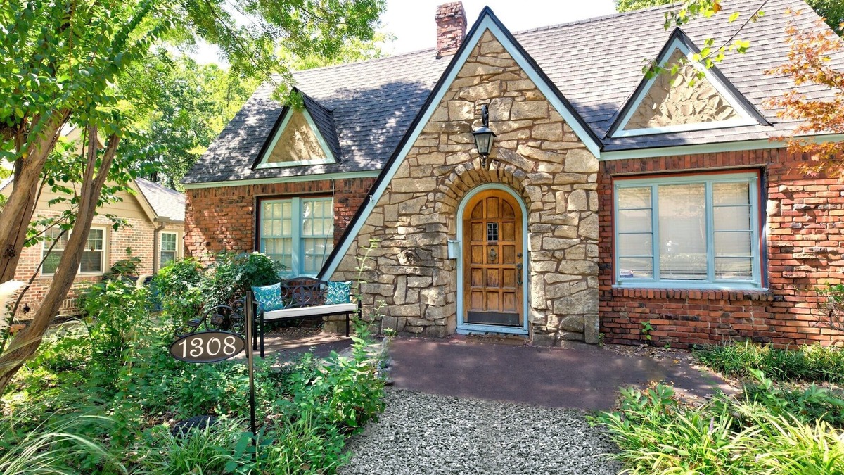 Cherry Street House | ✨Cozy Midtown Gingerbread House✨