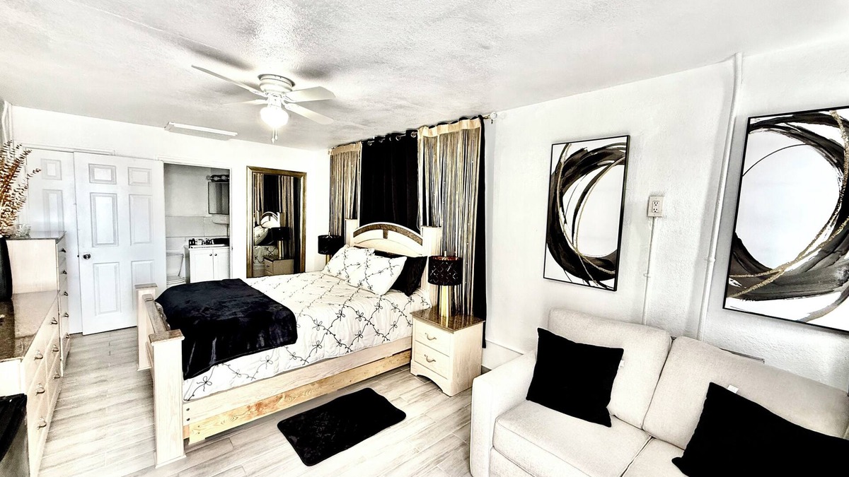 Bryant Apartment | Cozy Mini House by the Lake 11