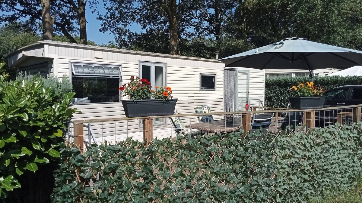 Schoonloo House | Cozy, mobile home Banjer at camping de Tien Heugten in Schoonloo