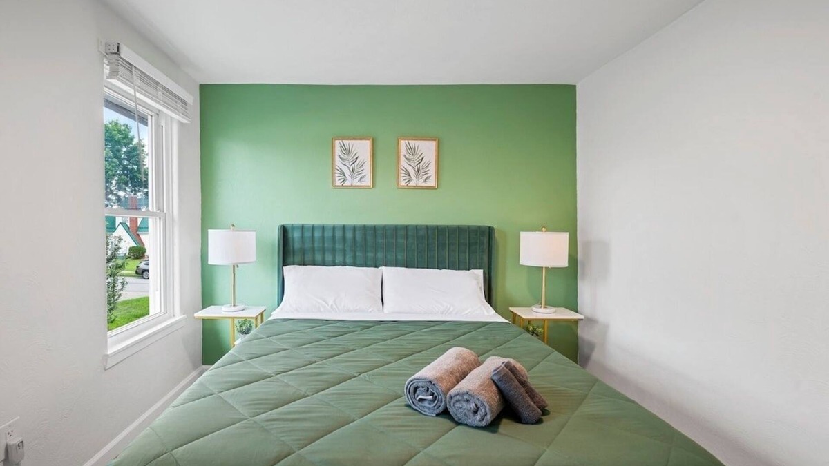 Natrona Heights Apartment | Cozy&Modern 1 Bdr Apt Natrona