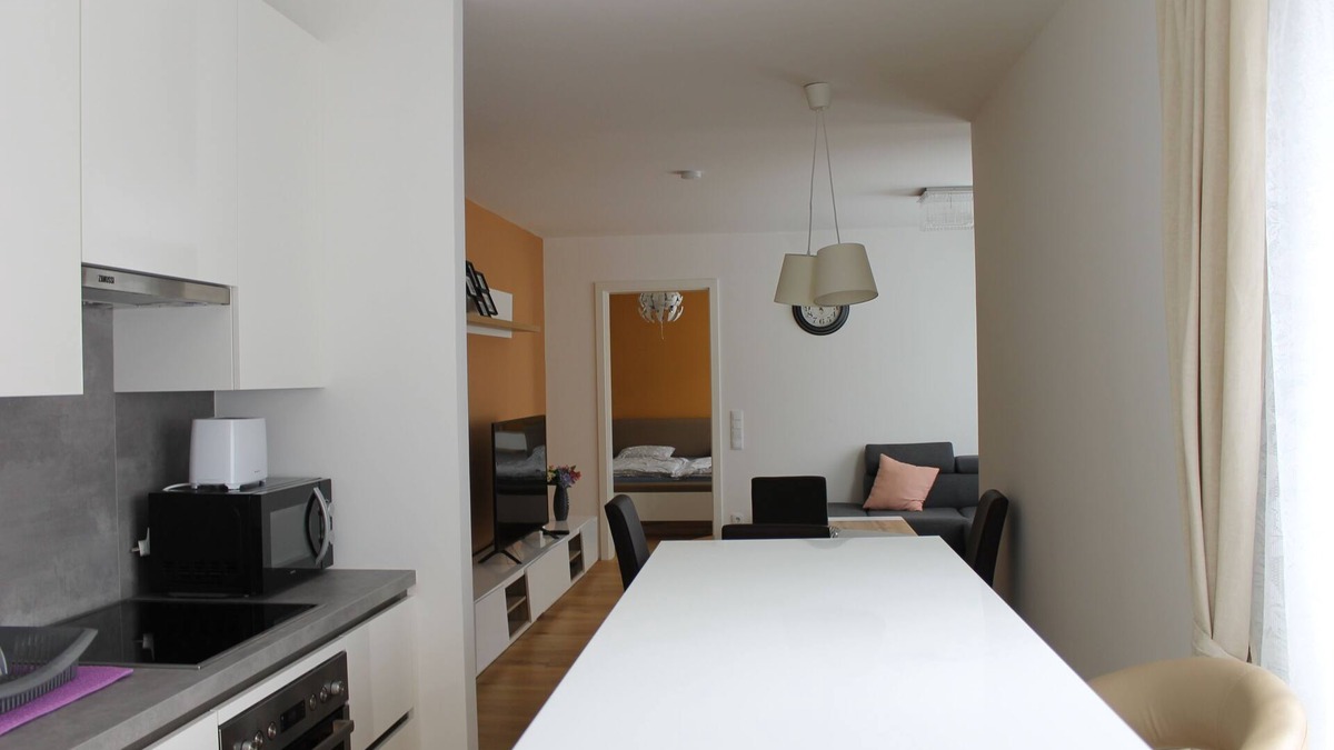 Donaustadt Apartment | Cozy, Modern 1-bdrm Apt w/Garage near VIC-UNO City