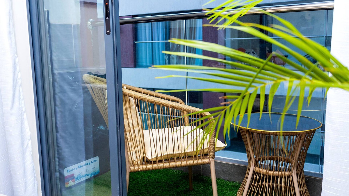 Thompson Estate Apartment | Cozy Modern 1-BR Apt w/Balcony