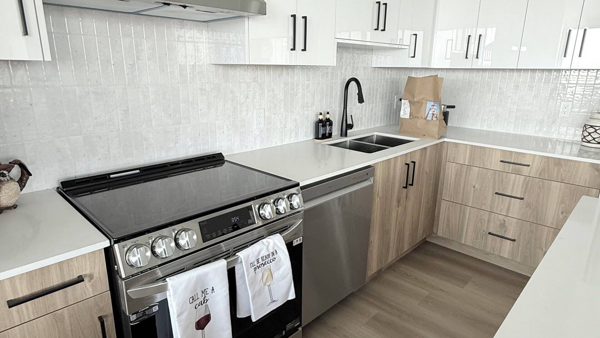 Burnaby Condo | Cozy, Modern 2 bedroom condo in Burnaby