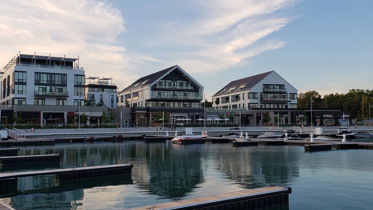 Innisfil Condo | Cozy, Modern 2-Bedroom Apartment at Friday Harbour Resort