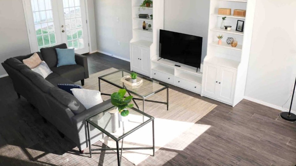 Oklahoma City Condo | Cozy, Modern 3 BD&BA Entire Clean Townhome King BD