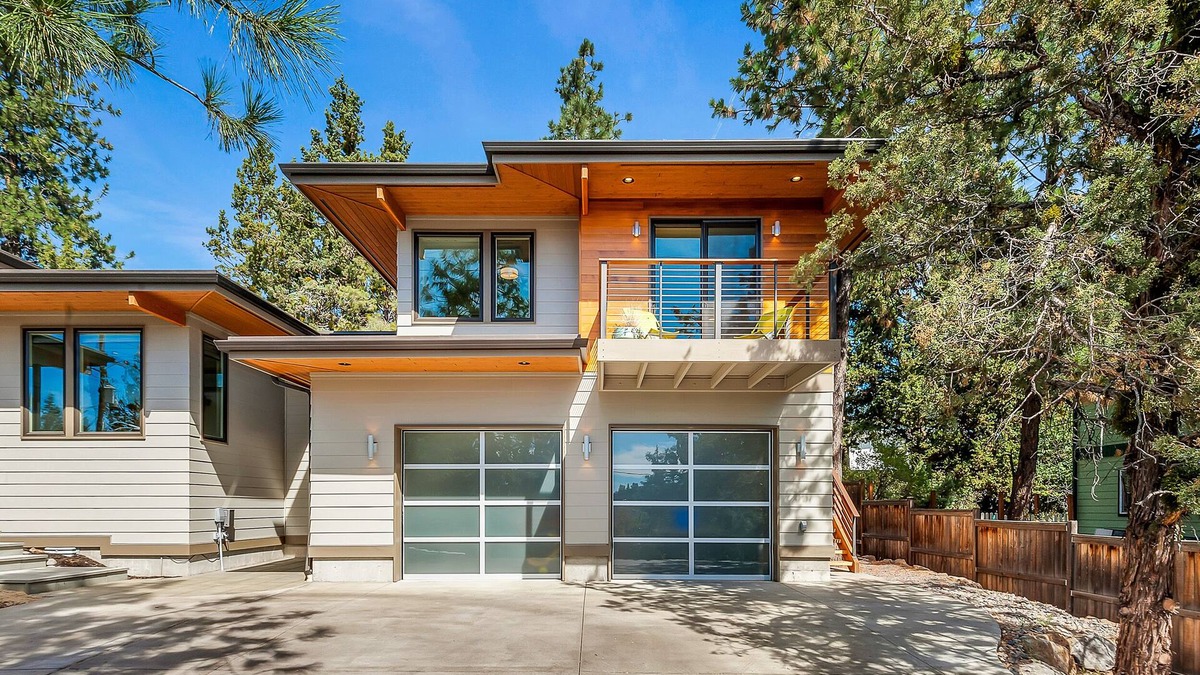 West Hills Apartment | Cozy Modern Apartment Close To Town; Walk Everywhere