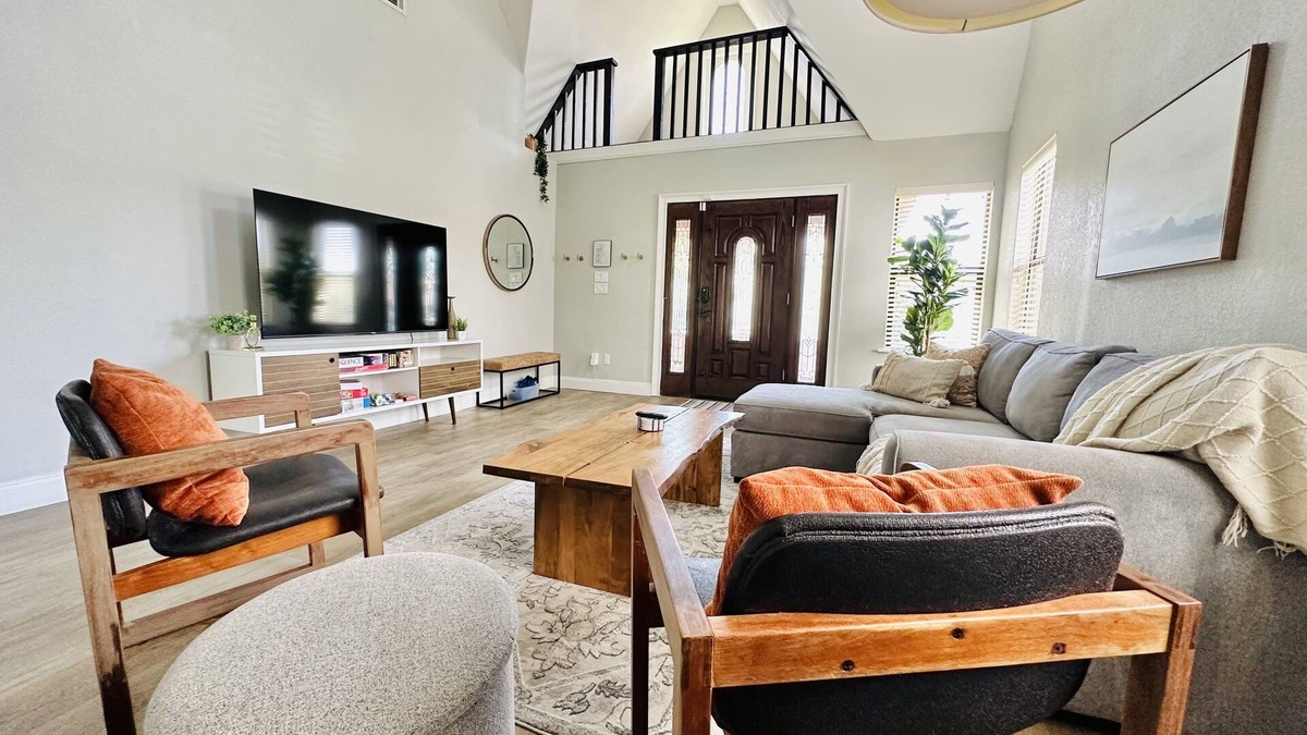 Central Oklahoma City House | Cozy Modern Brick House Near Downtown OKC (3B/3B)