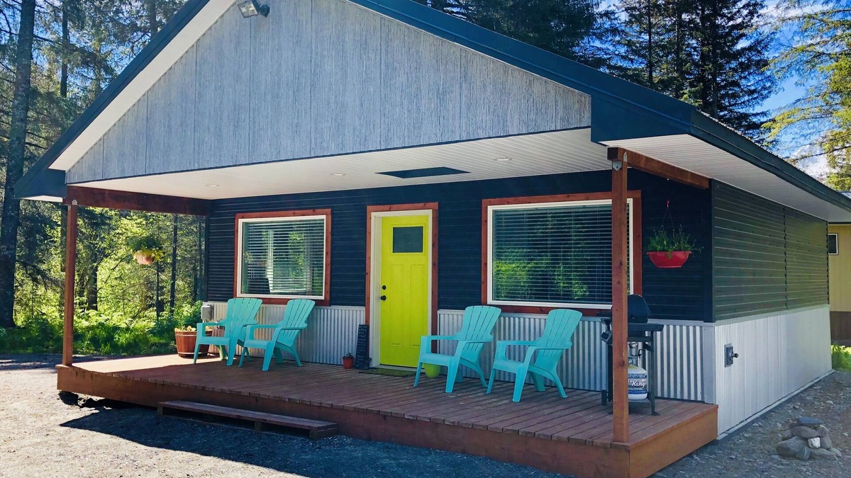 Seward Cabin | Cozy, modern cottage located in Seward, Alaska!
