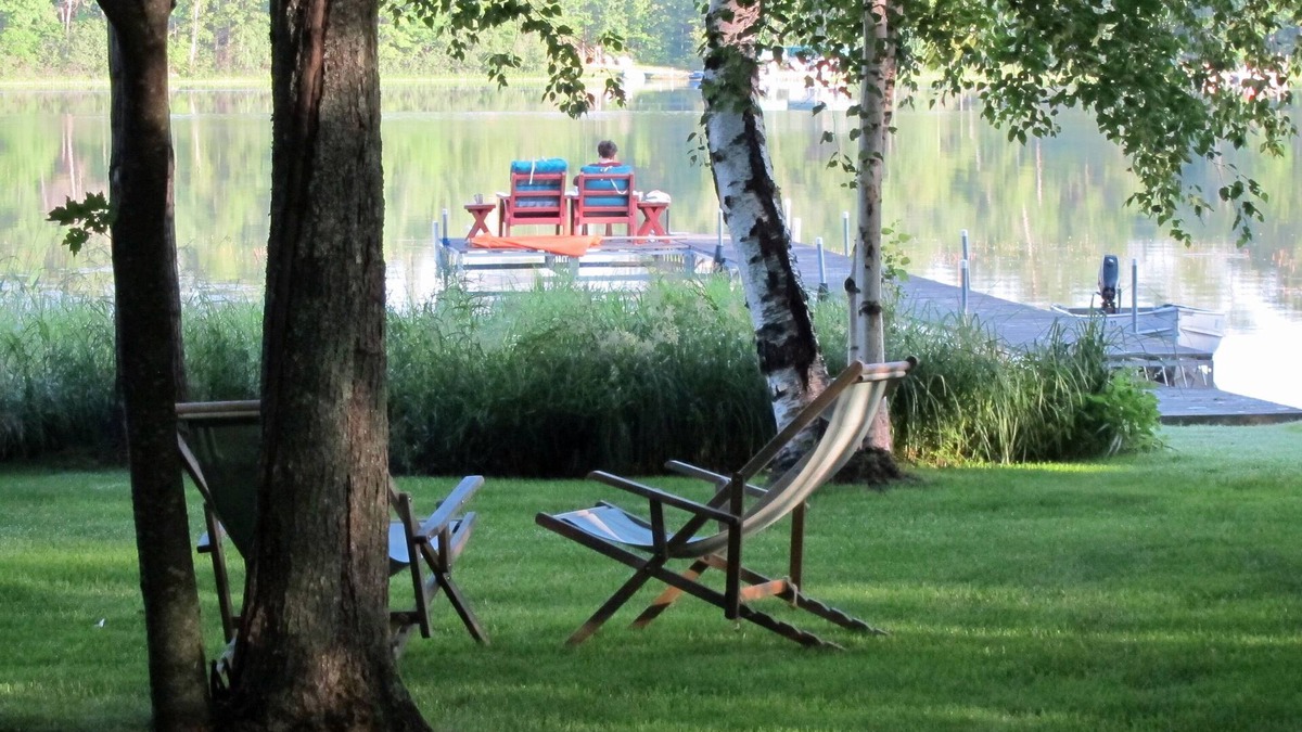 Minocqua Cottage | Cozy modern cottage. Lovely grounds. Private dock. Lake Shishebogama!
