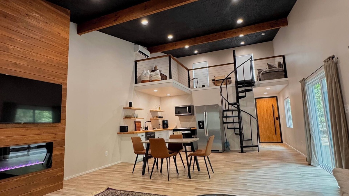 Wagener House | Cozy Modern Escape