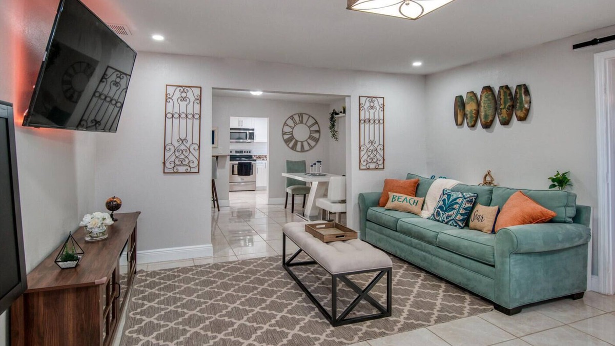 Bearss Plaza House | ☆Cozy & Modern☆ Family Ready, Ace Location
