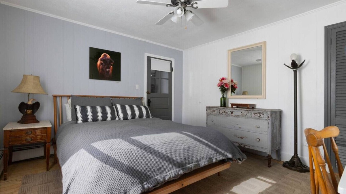 Northwest Harwinton Apartment | Cozy Modern Farmhouse Private 2 Bdrm Apartment
