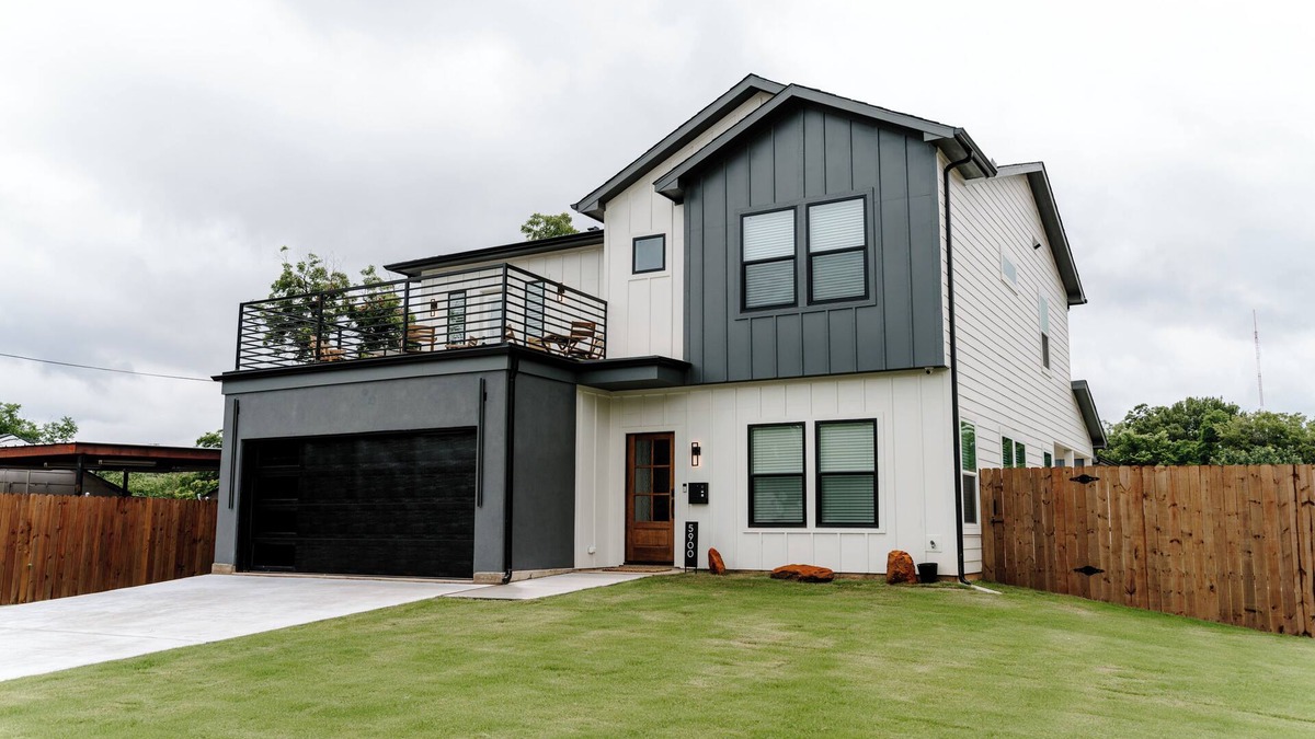 Haltom City House | Cozy modern home. Centrally locate. Fun for the whole family