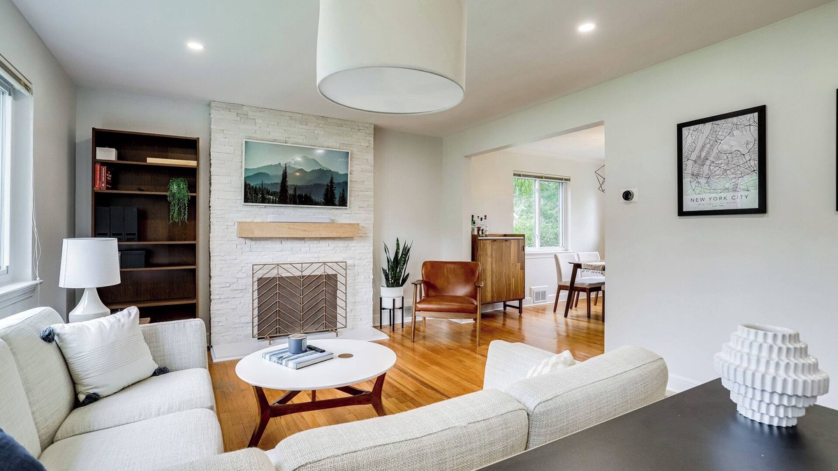 Baileys Crossroads House | Cozy Modern Single Family 5 Bedroom Home