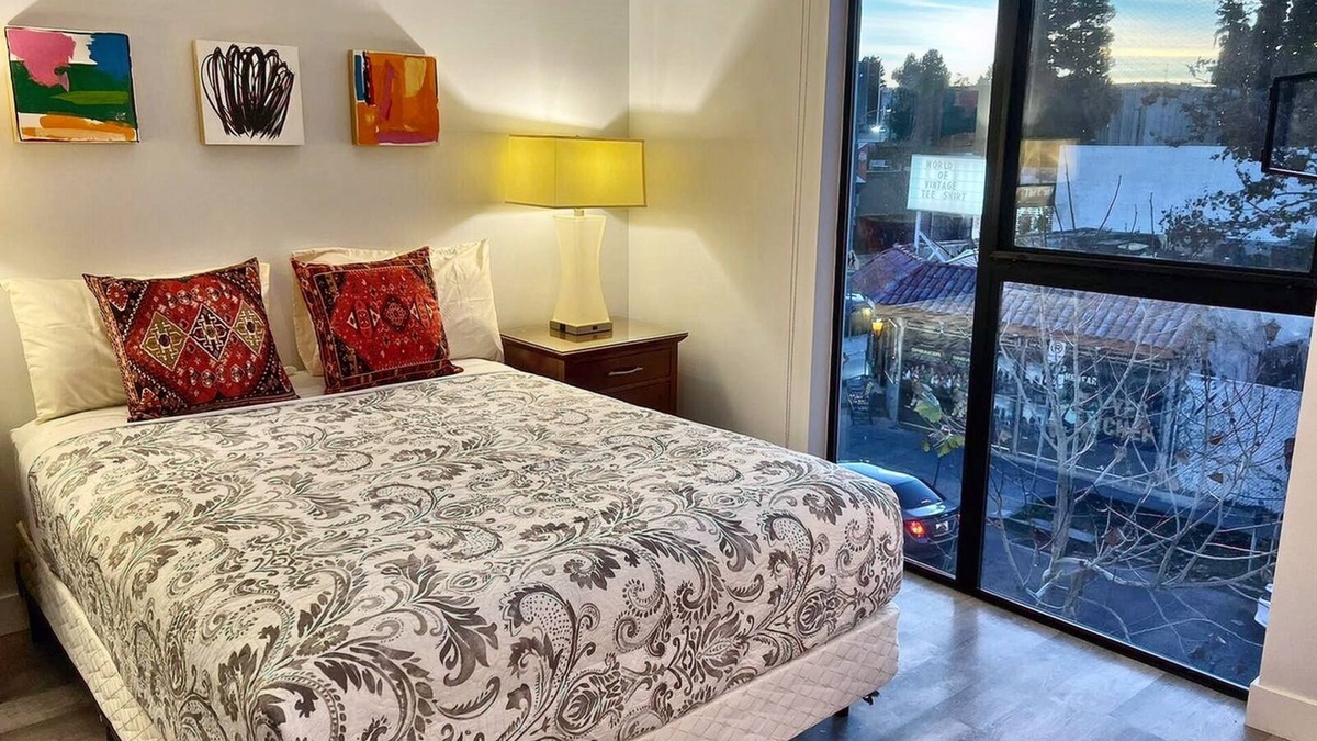 Fairfax District Hotel | Cozy Modern Studio on Spaulding Ave – Complimentary WiFi & Parking