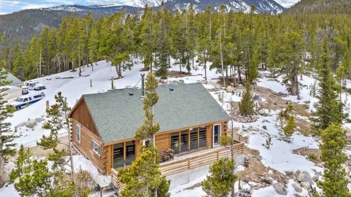 Saint Mary's Cabin | Cozy Mountain Cabin in Idaho Springs