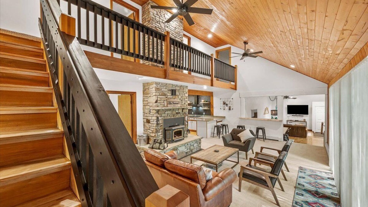 Jefferson Township House | Cozy Mountain Chalet Amid Brilliant Fall Colors