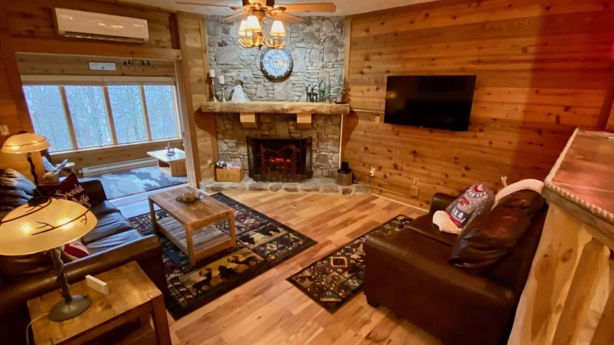 Seven Springs Condo | Cozy Mountain Getaway w/Hot Tub at Seven Springs Resort