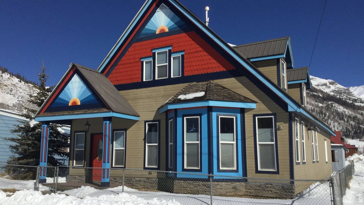 Silverton House | Cozy Mountain View home just blocks from center of town.