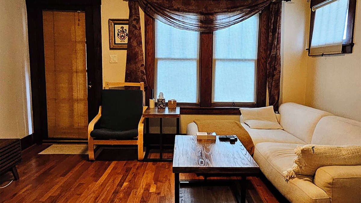 Birmingham House | Cozy Nest - a Charming 3-bedroom house in vibrant Birmingham with WiFi