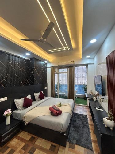 Greater Noida Apartment | Cozy nest by Good Vibes Studio