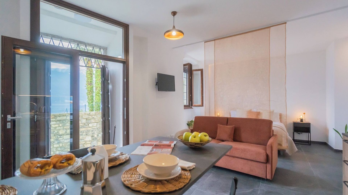 Azzano Apartment | Cozy Nest on the lake