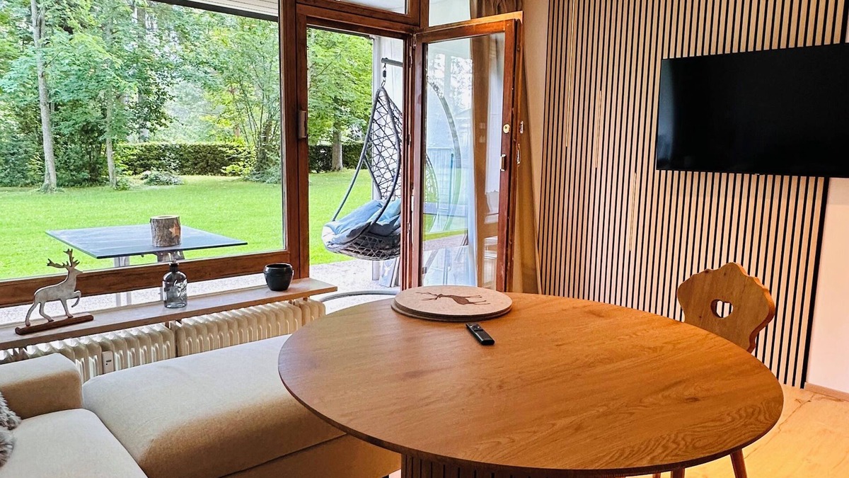 Sankt Martin bei Lofer Apartment | Cozy new vacation apartment with mountain views, garden and swimming pool