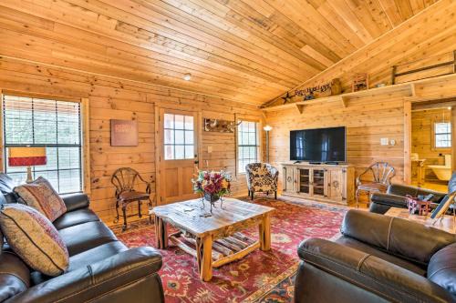 New Braunfels House | Cozy New Braunfels Family Cabin with Porch and Views!
