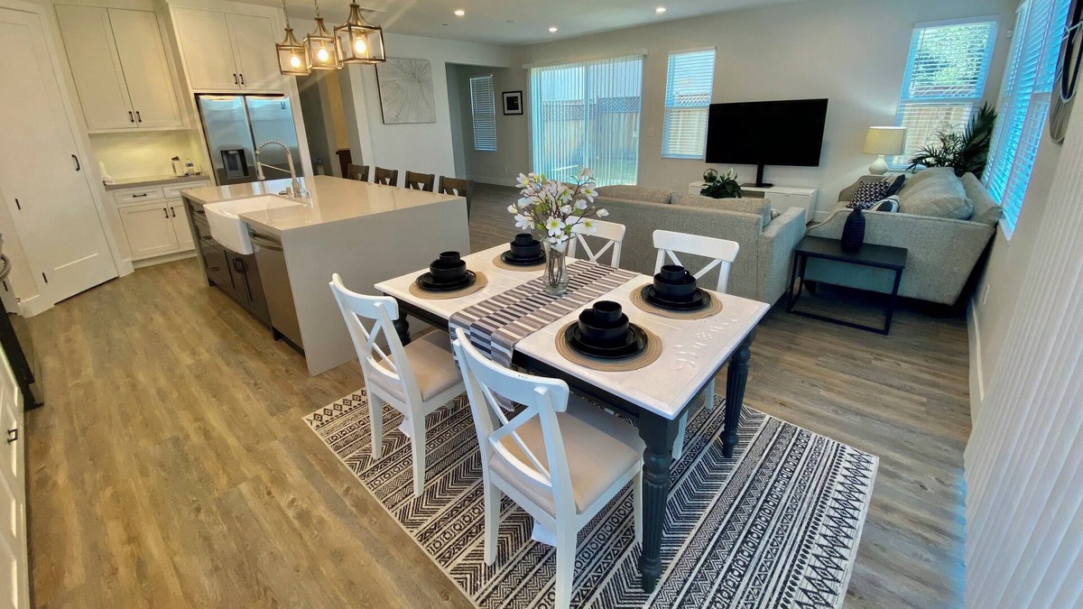Claremont House | Cozy New Home in Claremont in Los Angeles near Colleges & Padua Hills Theater