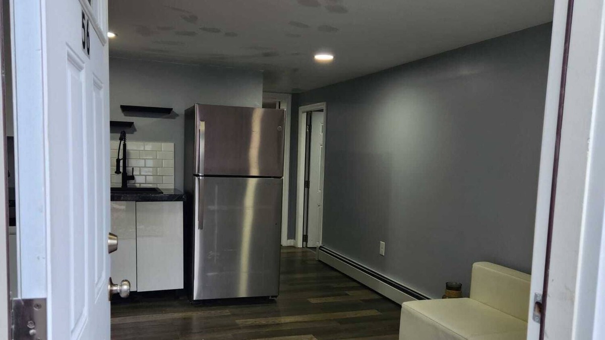 Selden Apartment | Cozy new one bedroom apartment - free parking