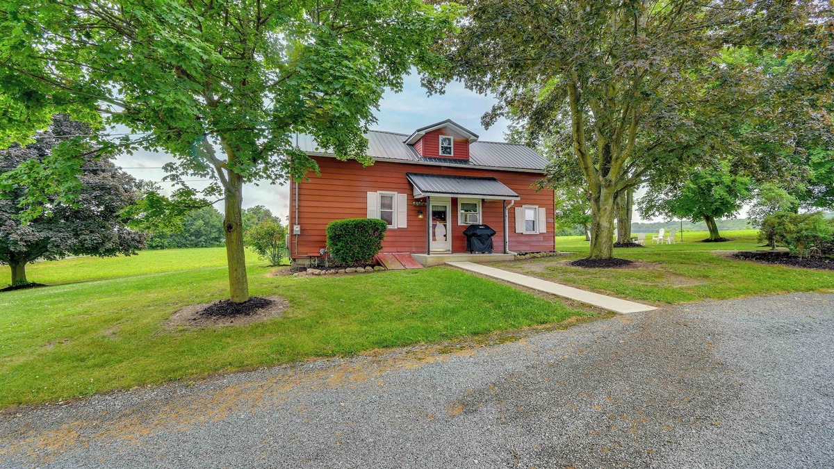 Geneva House | Cozy New York Farmhouse w/Porch, Grill & Fire Pit
