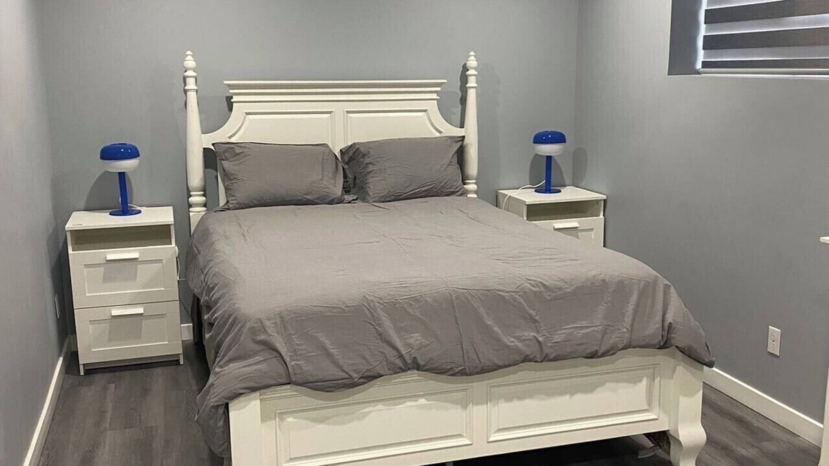Calgary House | Cozy Newly Renovated Fully Furnished Bsmt Suite with separate entrance