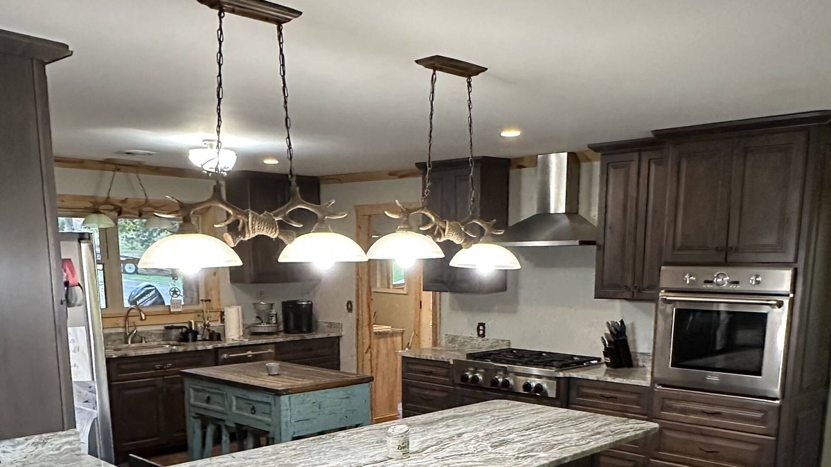 Oxford House | Cozy newly renovated rustic home-8 min from Ole Miss and half mile from Lake
